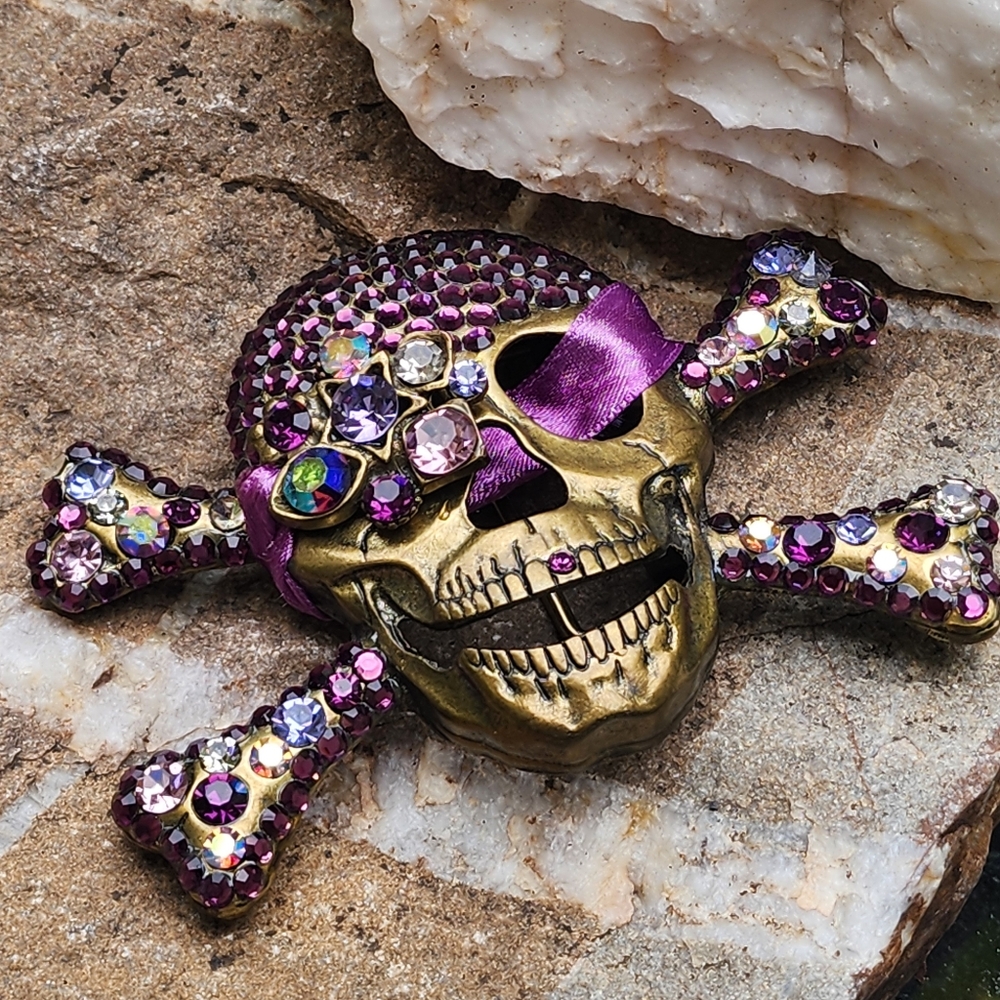Betsey Johnson Belt Buckle Hypoallergenic Antique Gold Skull Pirate